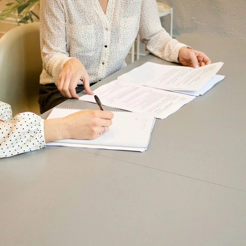 Assinatura dos documentos de registro da empresa